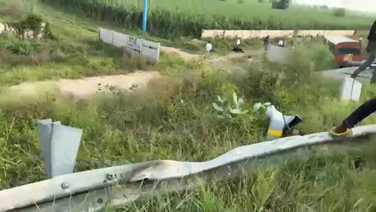 दिल्ली-मेरठ एक्सप्रेसवे से 12 फीट नीचे गिरी बस, 20 यात्री घायल